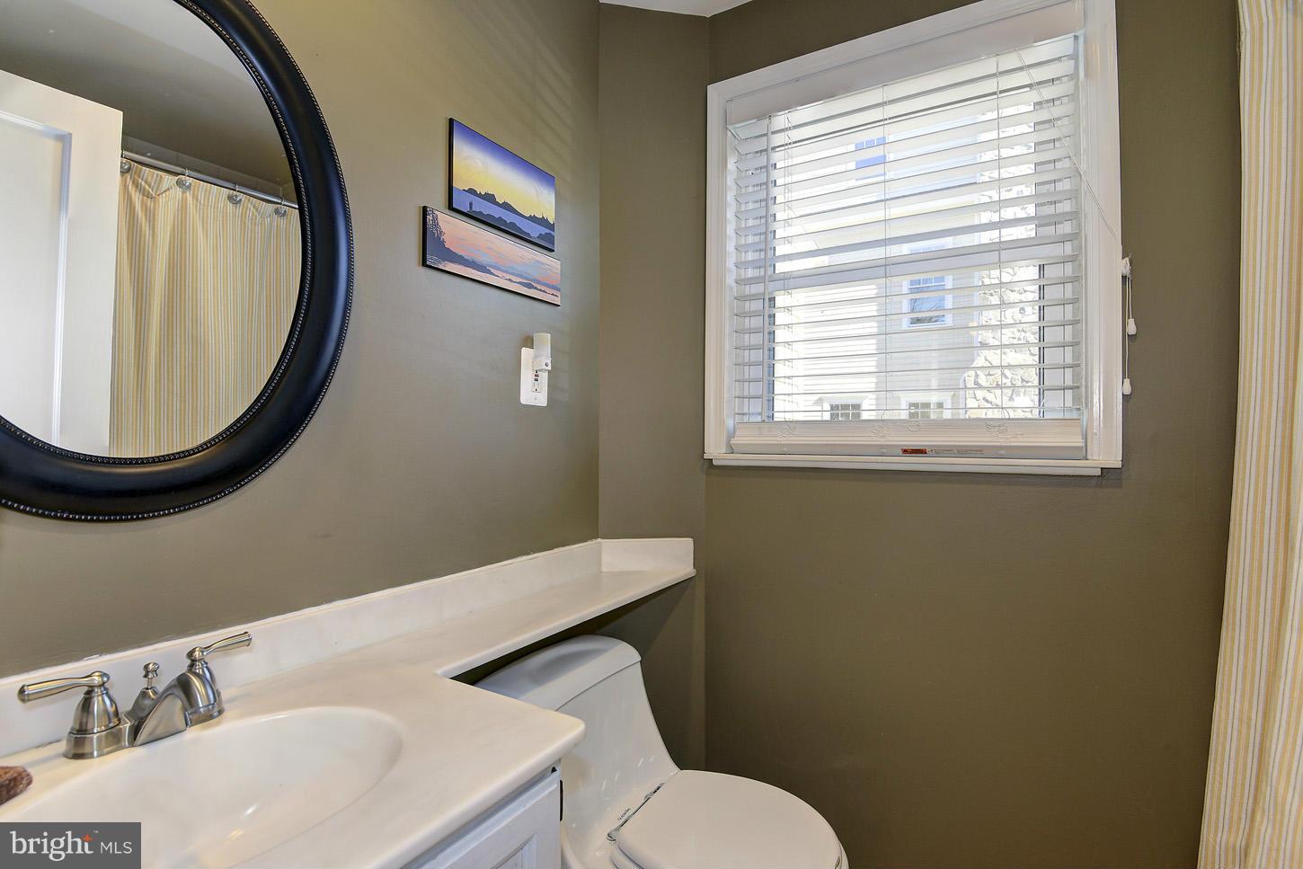 6328 Halsey Road McLean, VA 22101 - Photo 21 of 30 Main Level Full Bath