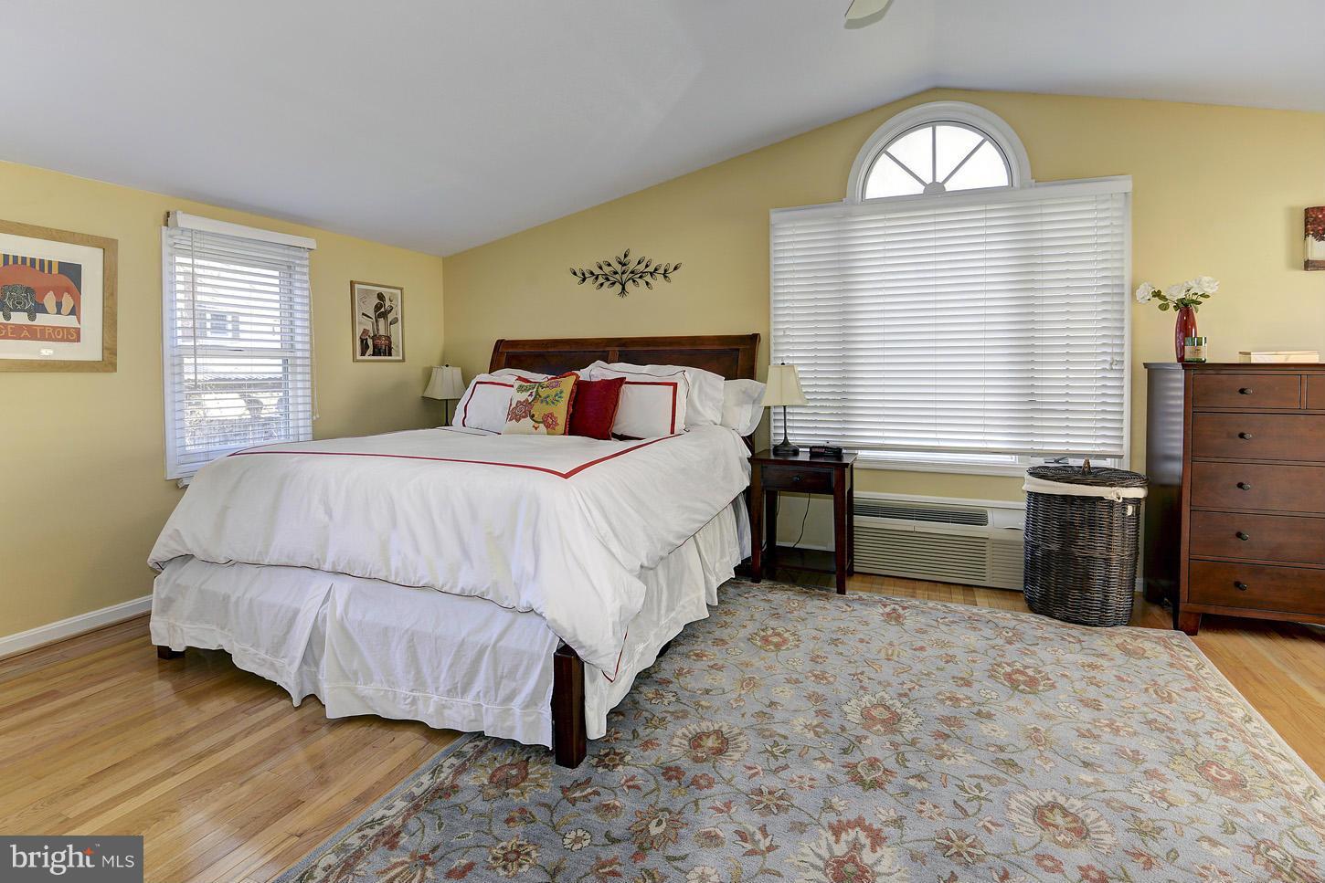 6328 Halsey Road McLean, VA 22101 - Photo 26 of 30 Bedroom (Master)