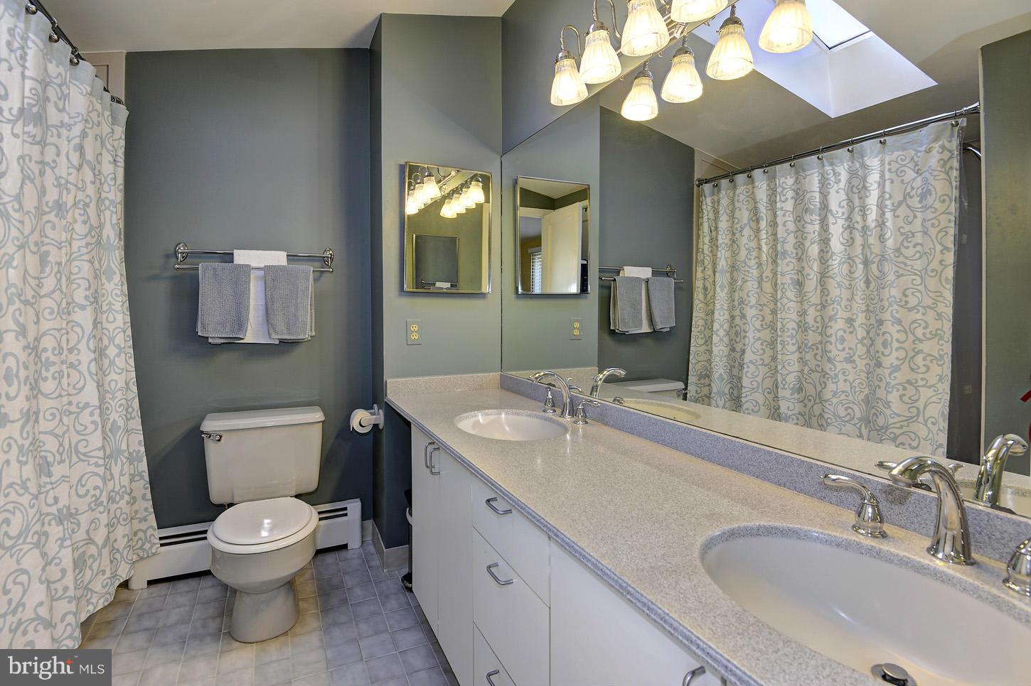 6328 Halsey Road McLean, VA 22101 - Photo 29 of 30 Bath (Master)