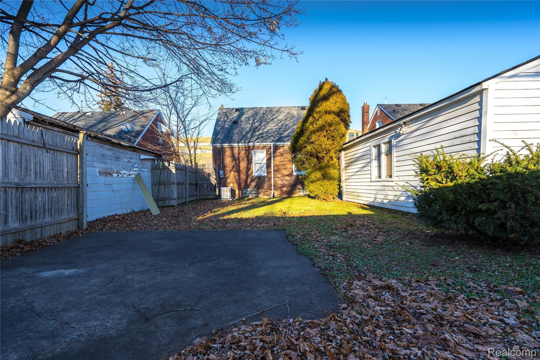 21986 Moross Road Grosse Pointe, MI 48236 - Photo 46 of 49 DSC08805.jpg