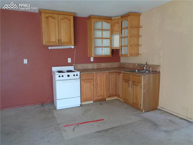 318 West Cheyenne Road Colorado Springs, CO 80906 - Photo 23 of 36 Cottage: Kitchenette.