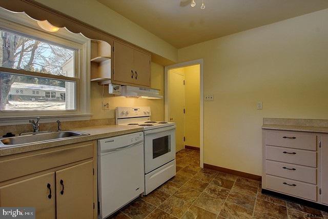 772 Country Road York, PA 17403 - Photo 7 of 28