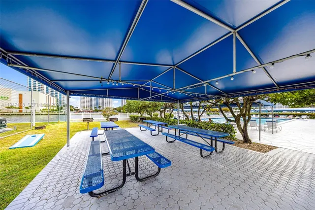 a store filled with lots of different kinds of flowers