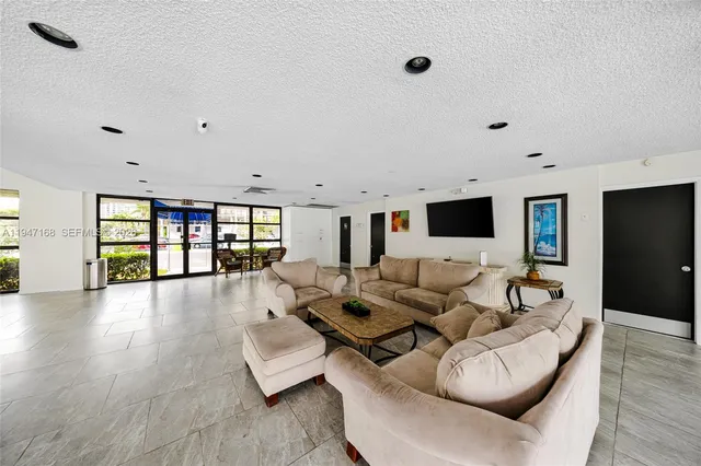 $3,100 | 600 Parkview Drive, Unit 1114, Hallandale Beach, FL 33009