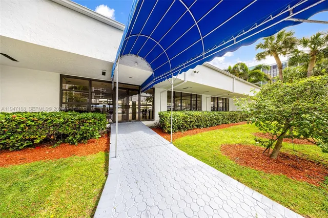 $3,100 | 600 Parkview Drive, Unit 1114, Hallandale Beach, FL 33009