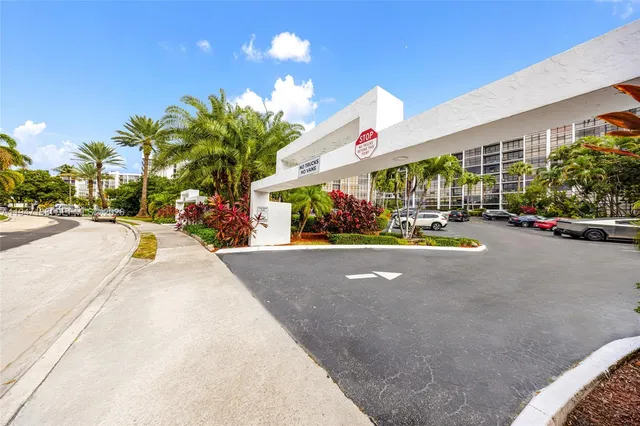 $3,100 | 600 Parkview Drive, Unit 1114, Hallandale Beach, FL 33009
