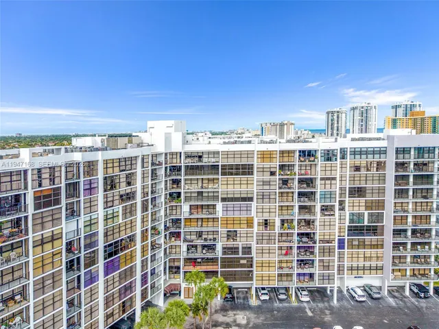 $3,100 | 600 Parkview Drive, Unit 1114, Hallandale Beach, FL 33009