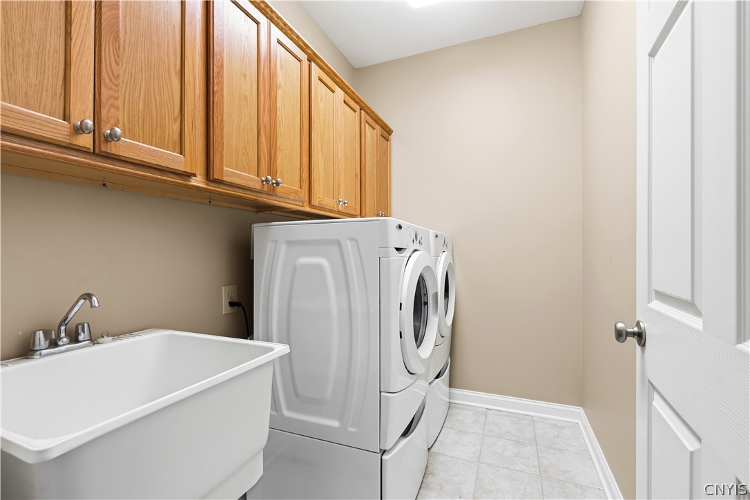 4448 Bussey Road Onondaga, NY 13215 - Photo 7 of 21 Laundry room