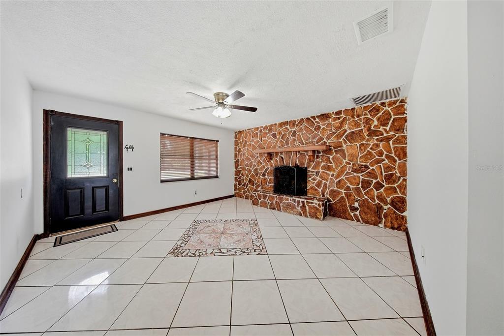 5020 Pine Street Seffner, FL 33584 - Photo 6 of 42