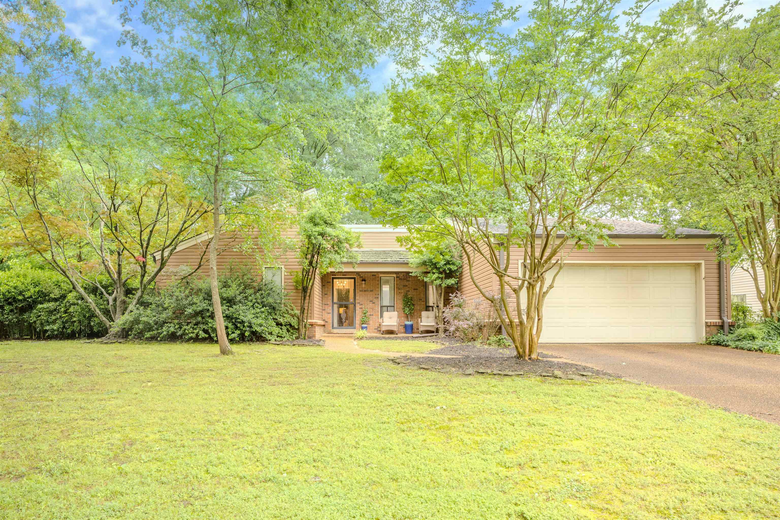 1835 Brierbrook Road Germantown, TN 38138 - Photo 1 of 28 Gallery Image 1