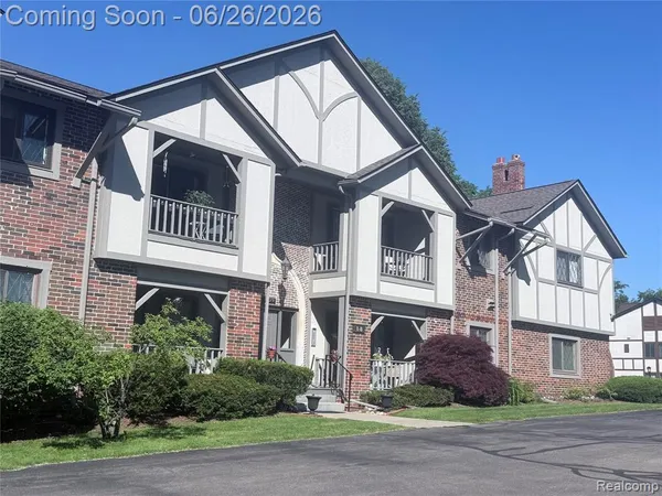 $225,000 | 42160 Woodward Avenue, Unit 7, Bloomfield Hills, MI 48304