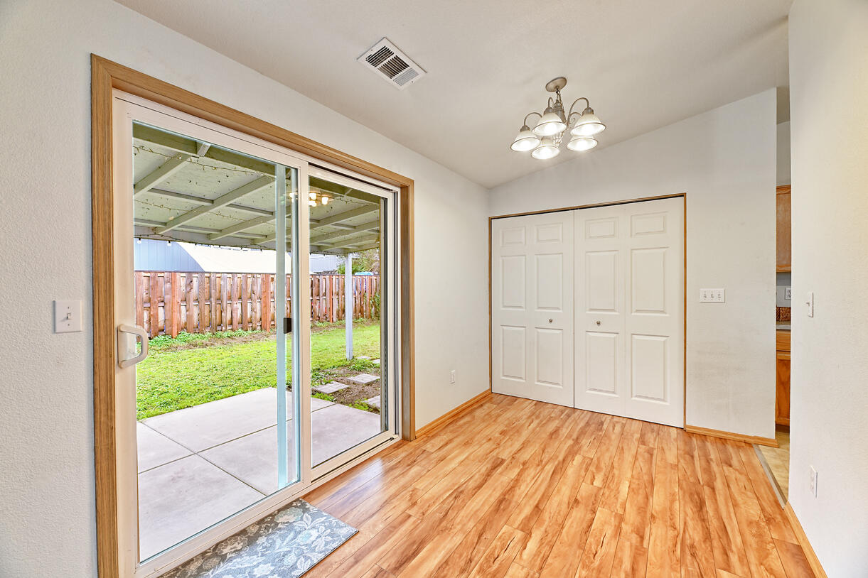 Dining area- laundry closet/pantry space