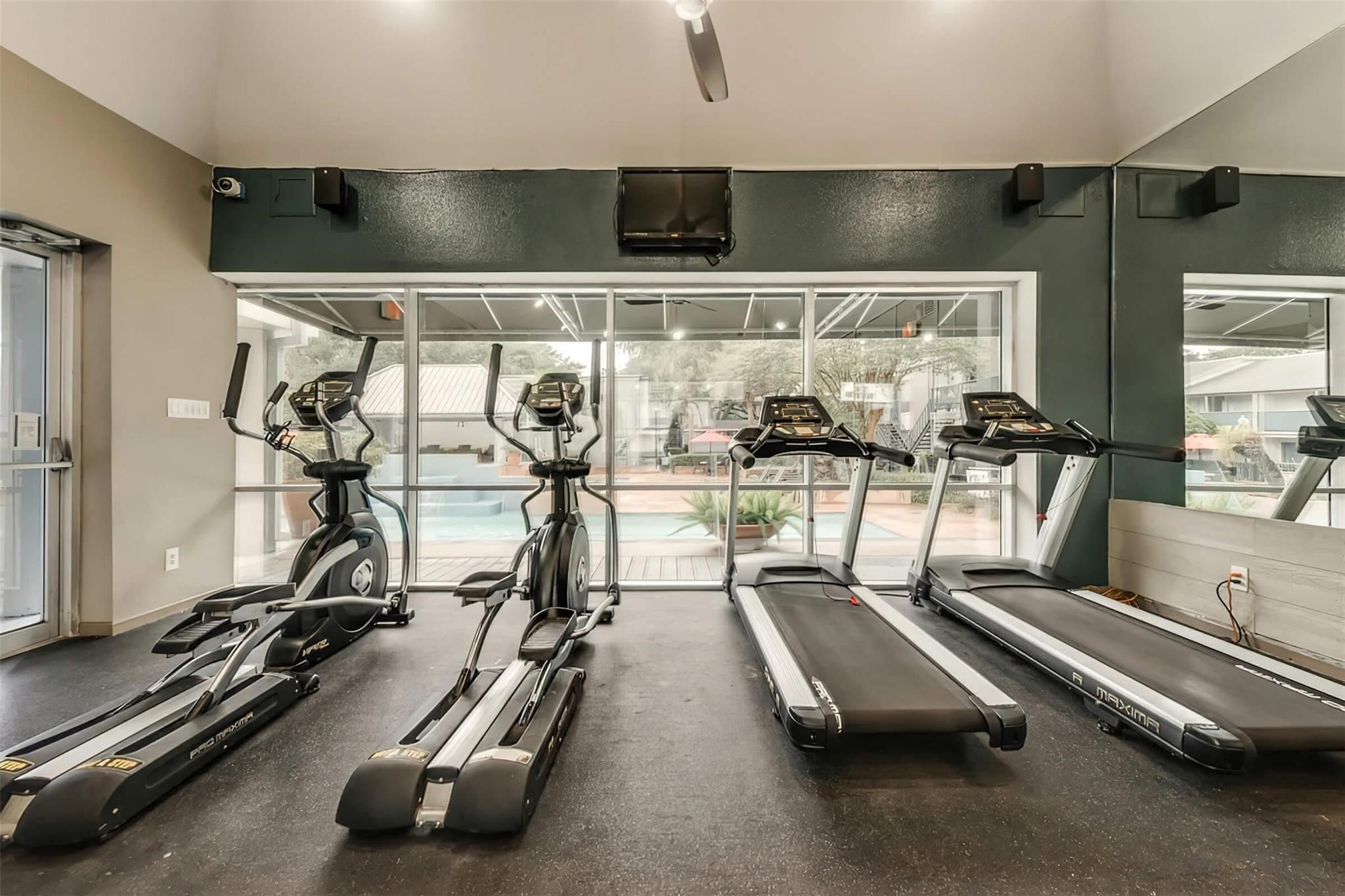 8162 Richmond Avenue, Unit 3001 Houston, TX 77063 - Photo 26 of 33 a view of a room with gym equipment