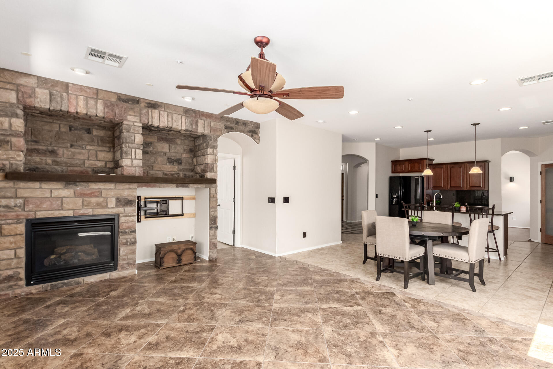 18475 Verdin Road Goodyear, AZ 85338 - Photo 11 of 62 Livingroom