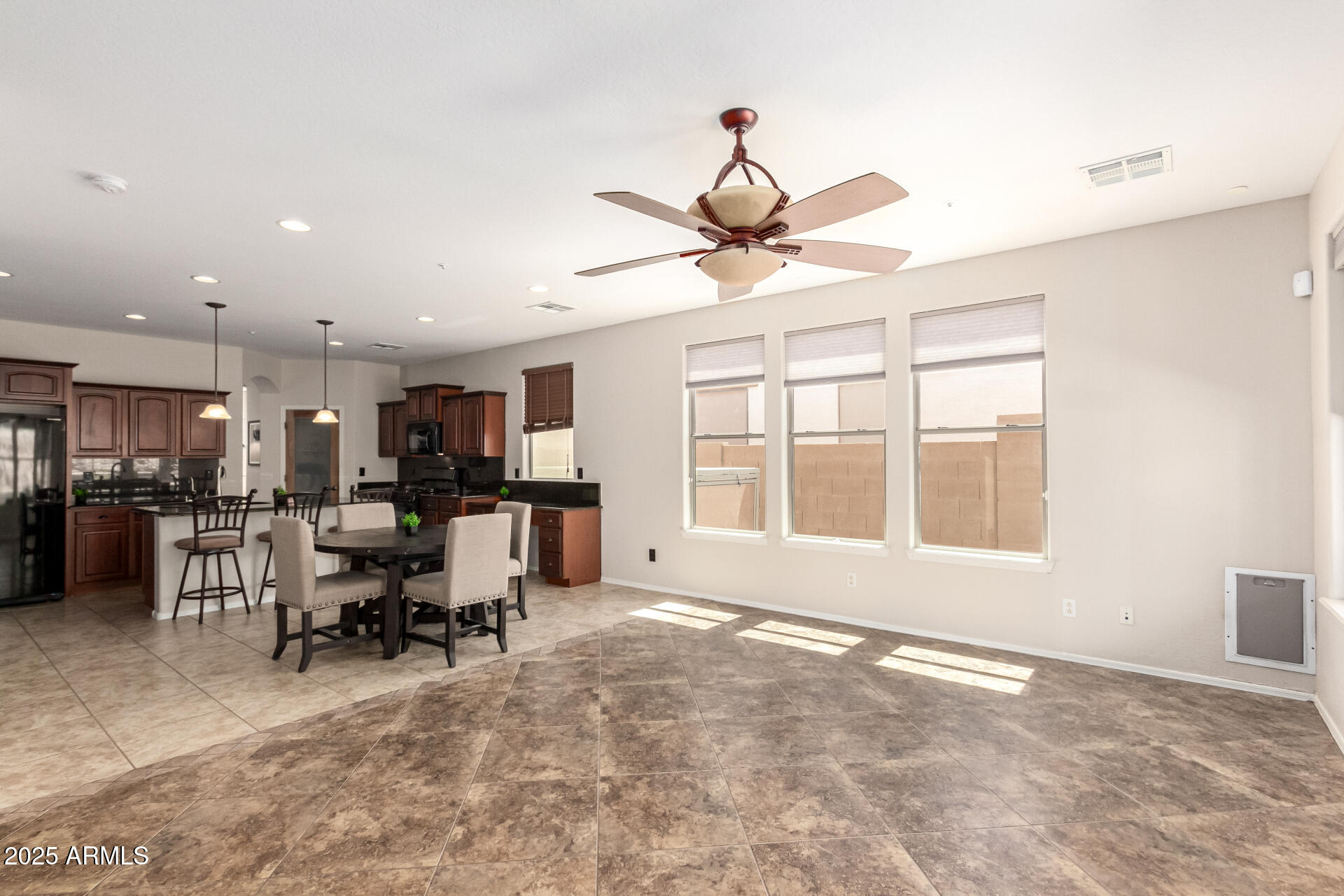 18475 Verdin Road Goodyear, AZ 85338 - Photo 15 of 62 Livingroom