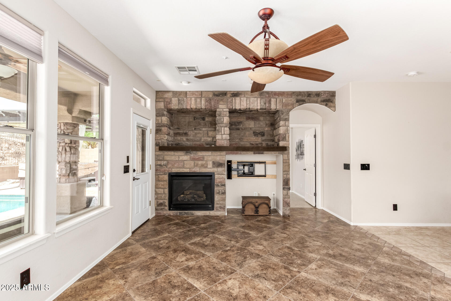 18475 Verdin Road Goodyear, AZ 85338 - Photo 16 of 62 Livingroom