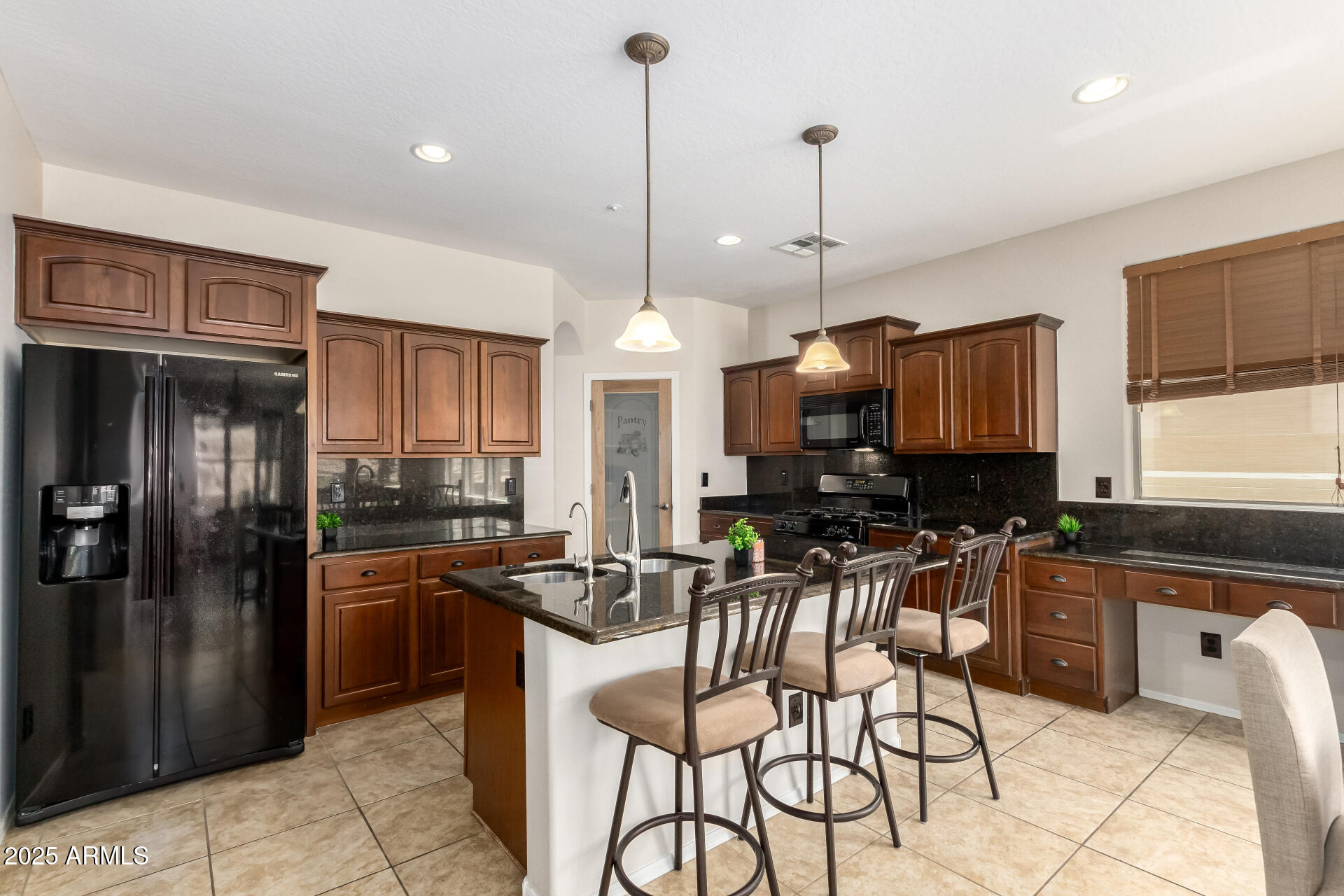 18475 Verdin Road Goodyear, AZ 85338 - Photo 17 of 62 Kitchen