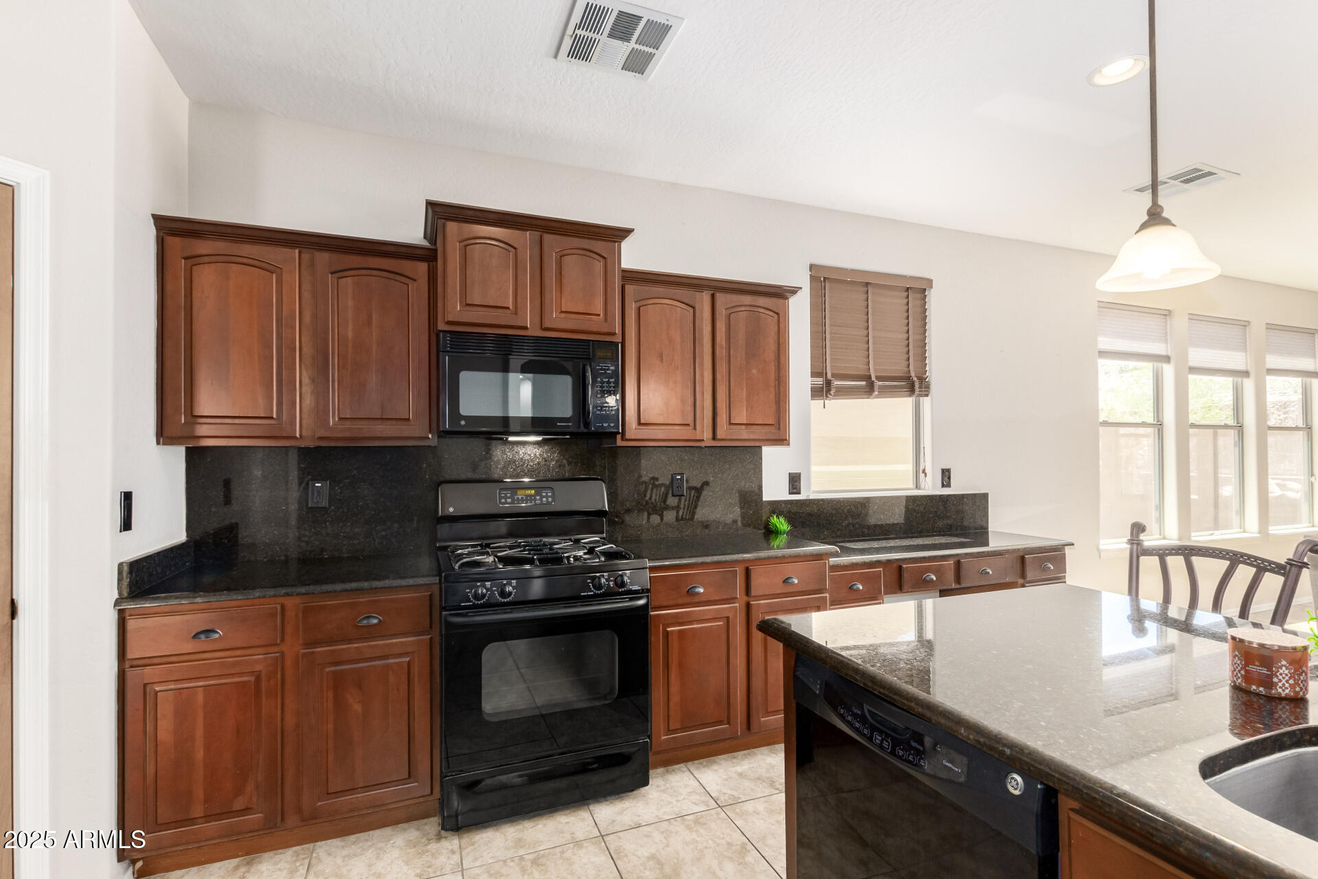 18475 Verdin Road Goodyear, AZ 85338 - Photo 19 of 62 Kitchen