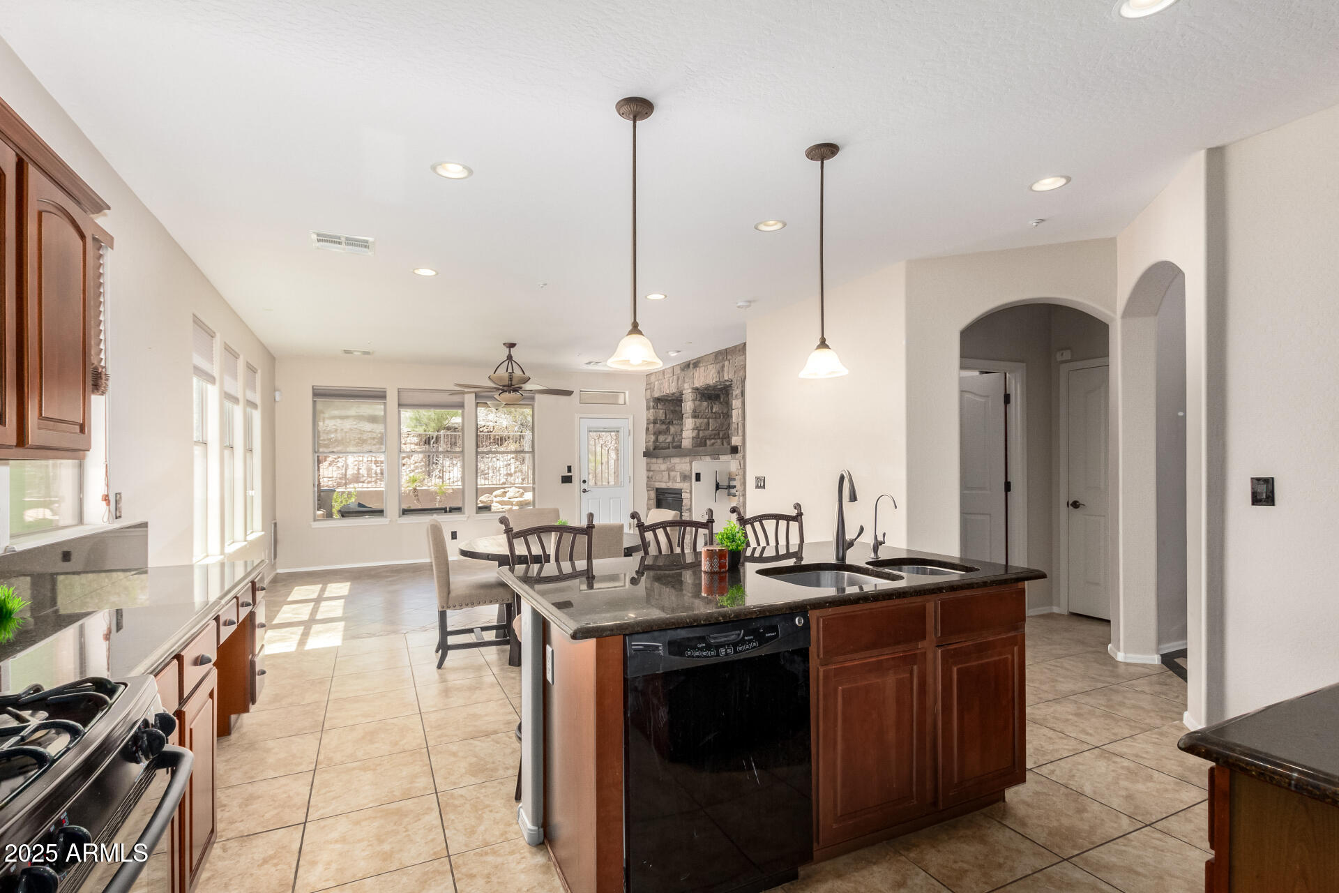18475 Verdin Road Goodyear, AZ 85338 - Photo 20 of 62 Kitchen