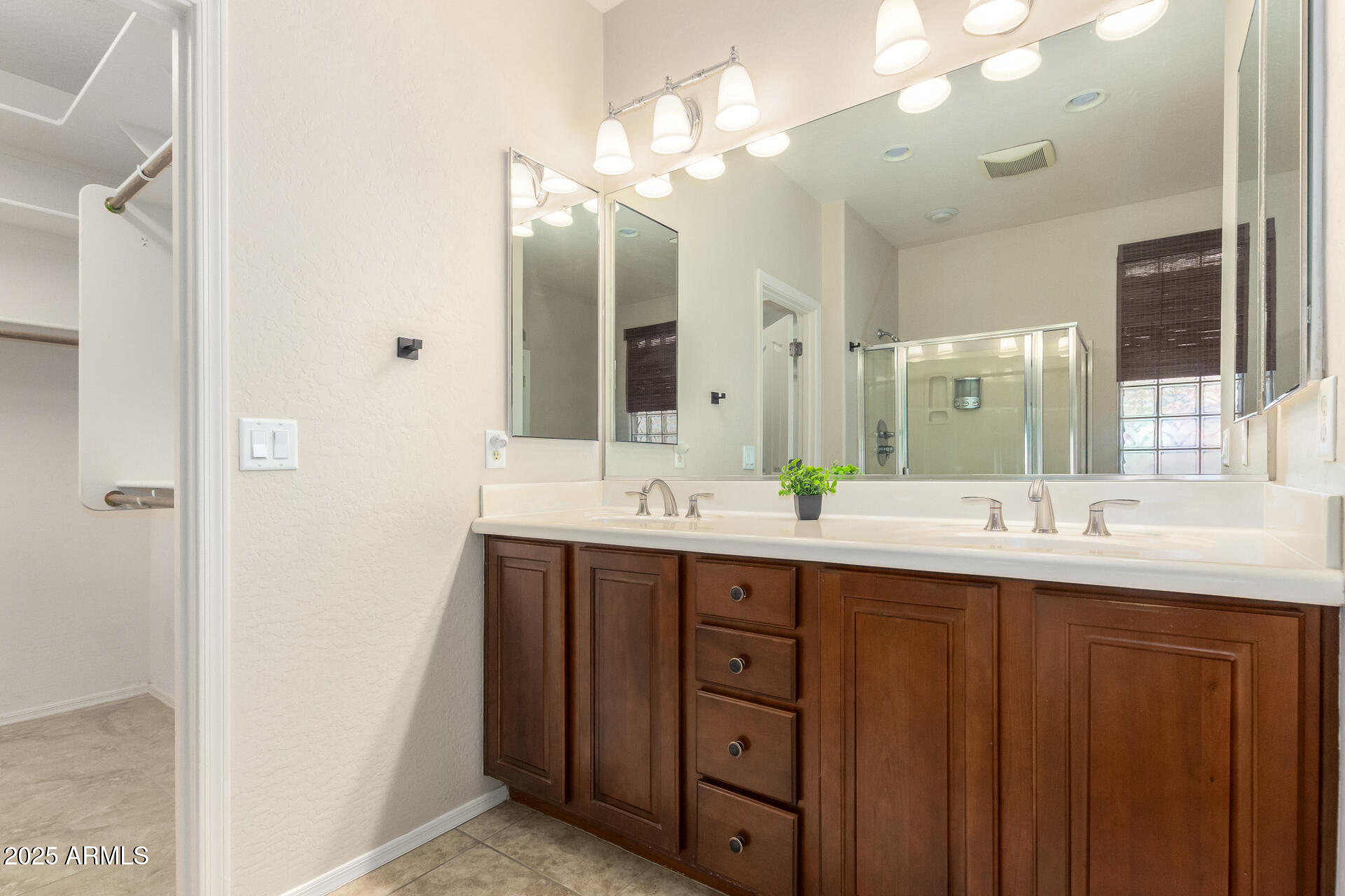 18475 Verdin Road Goodyear, AZ 85338 - Photo 24 of 62 Main Ensuite