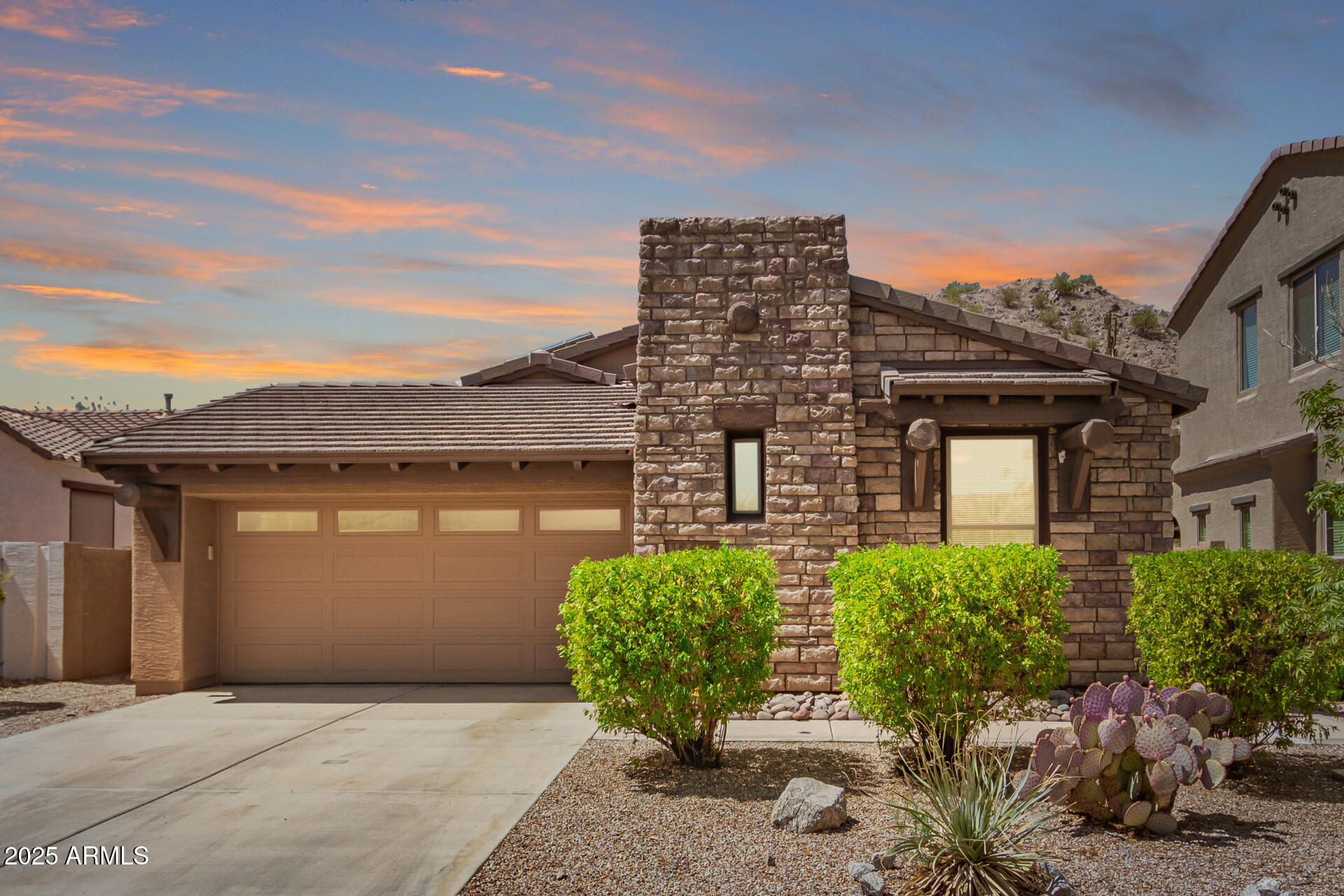 18475 Verdin Road Goodyear, AZ 85338 - Photo 5 of 62 01 Verdin