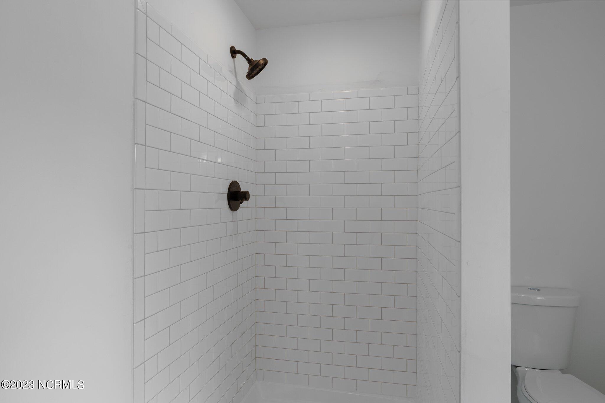 144 Shore Road Newport, NC 28570 - Photo 16 of 26 Full Bathroom