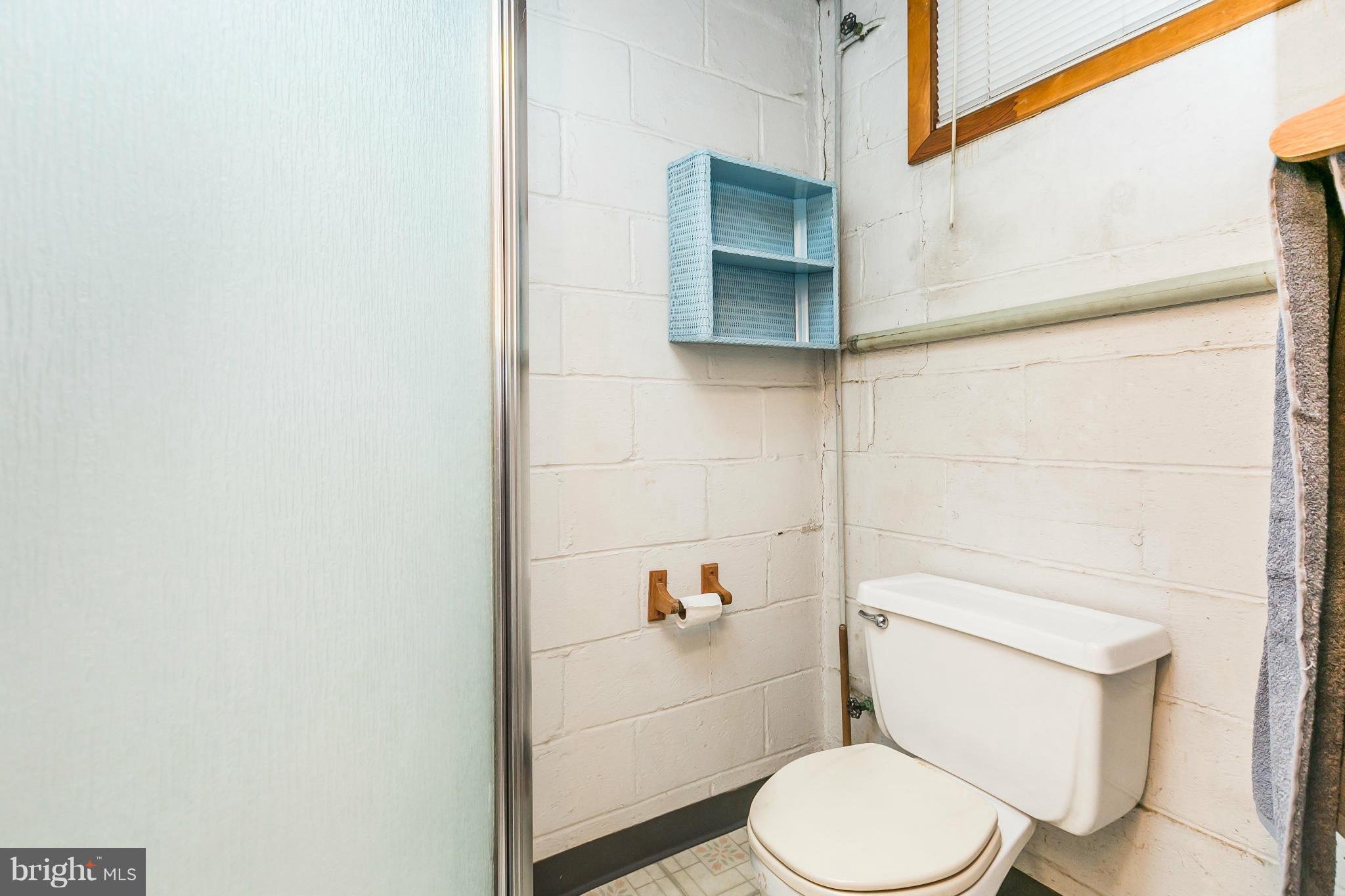 1809 Dunmere Road Baltimore, MD 21222 - Photo 22 of 25 Bath