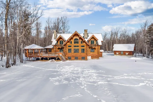 $2,980,000 | 5008 Twin Brook Road, Carrabassett Valley, ME 04947