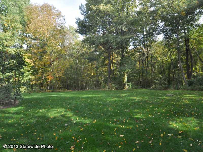 128 Elmdale Road Scituate, RI 02857 - Photo 13 of 25 Yard/Garden.