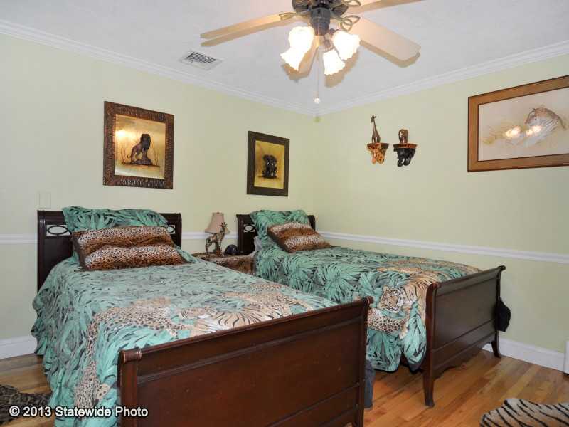 128 Elmdale Road Scituate, RI 02857 - Photo 21 of 25 Den/Family/Great Room.