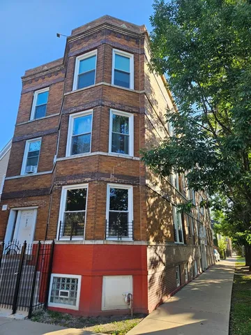 $2,950 | 901 North Francisco Avenue, Unit 1R, Chicago, IL 60622