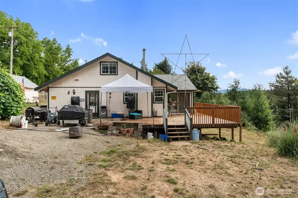 a view of a house with backyard and sitting area