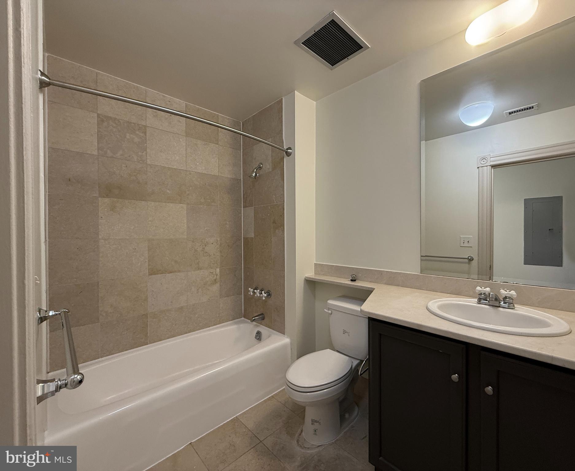 515 9th Street Northwest, Unit 3E Washington, DC 20004 - Photo 9 of 20 a bathroom with a sink a toilet and a bathtub