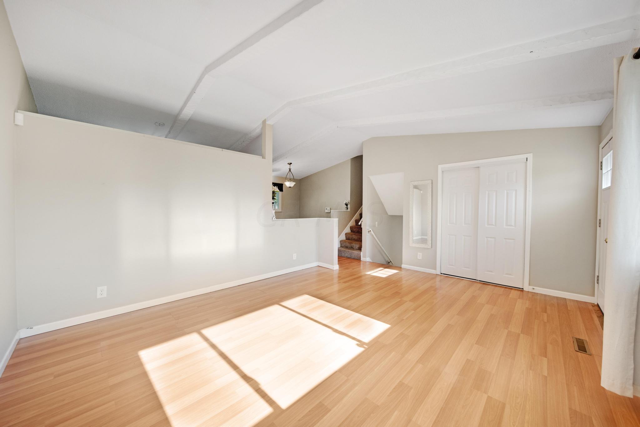 6649 Karl Road Columbus, OH 43229 - Photo 10 of 47 A7406305_6_7