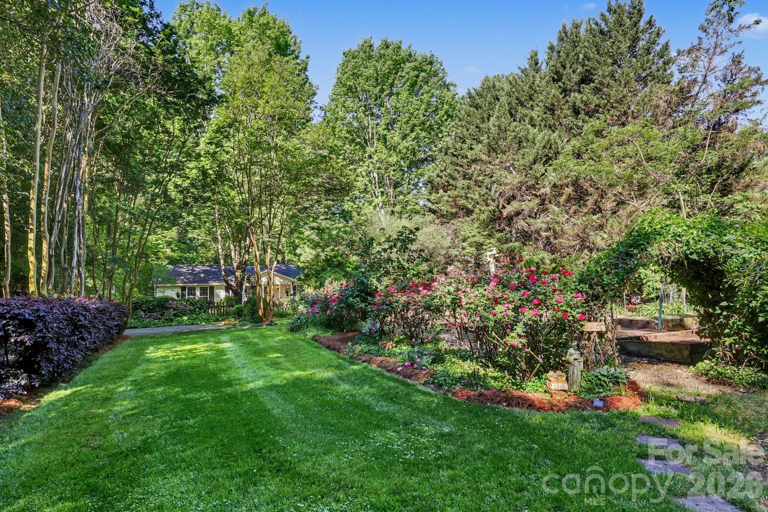 10112 Idlewild Road Matthews, NC 28105 - Photo 3 of 46