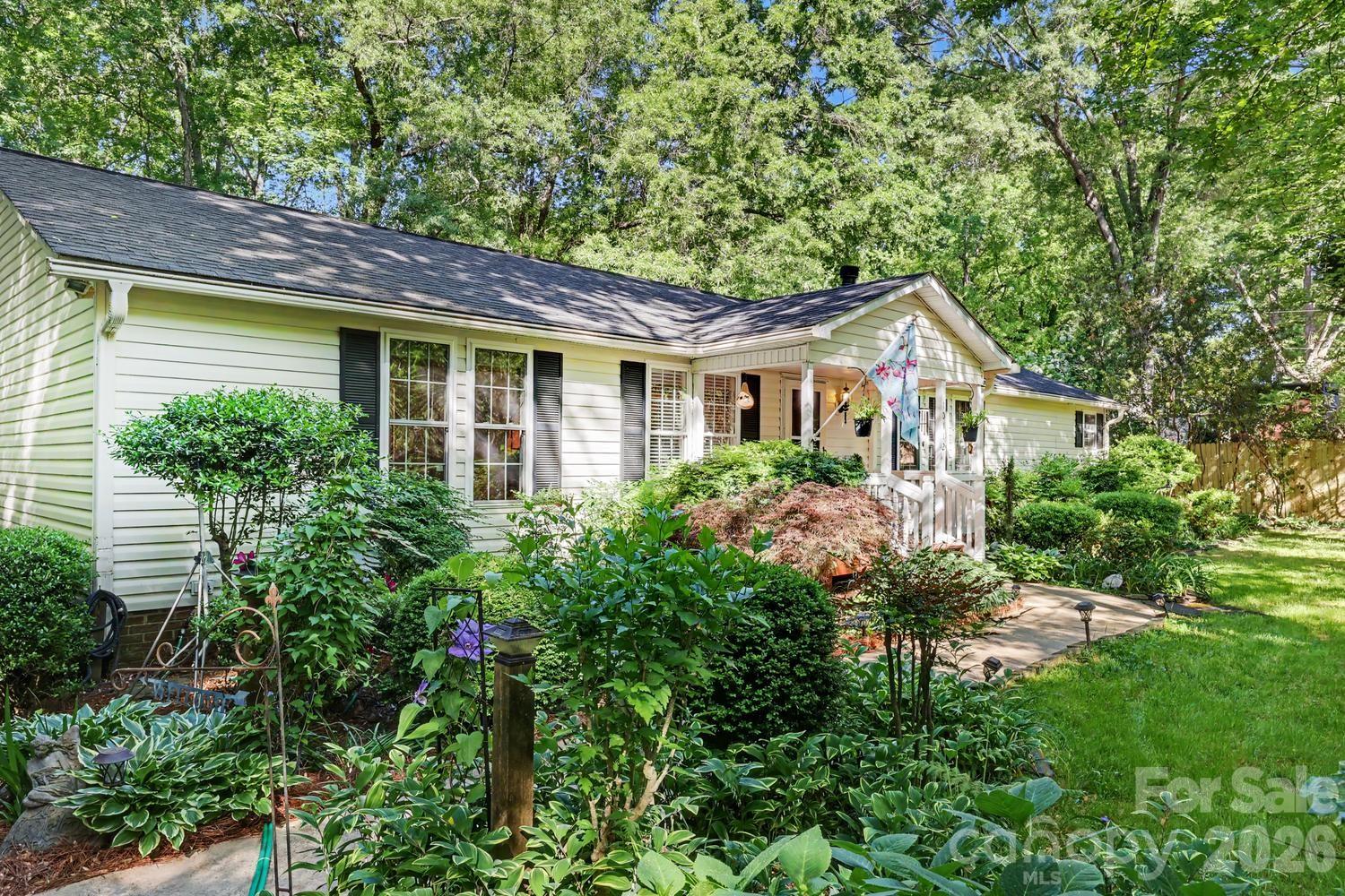 10112 Idlewild Road Matthews, NC 28105 - Photo 8 of 46