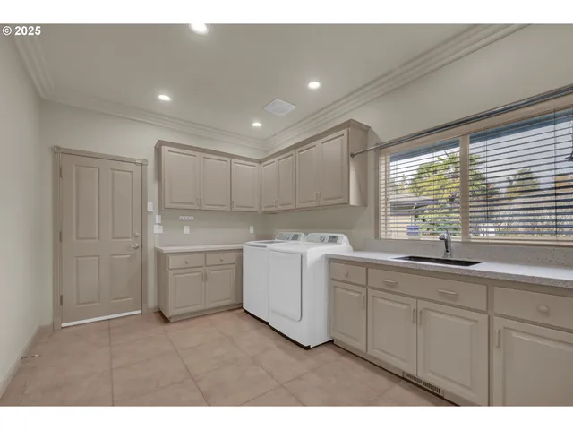 $925,000 | 3234 Riverplace Drive, Eugene, OR 97401