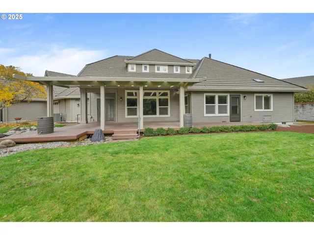 $925,000 | 3234 Riverplace Drive, Eugene, OR 97401