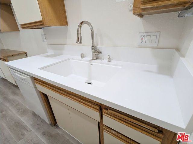 a close view of sink and tap