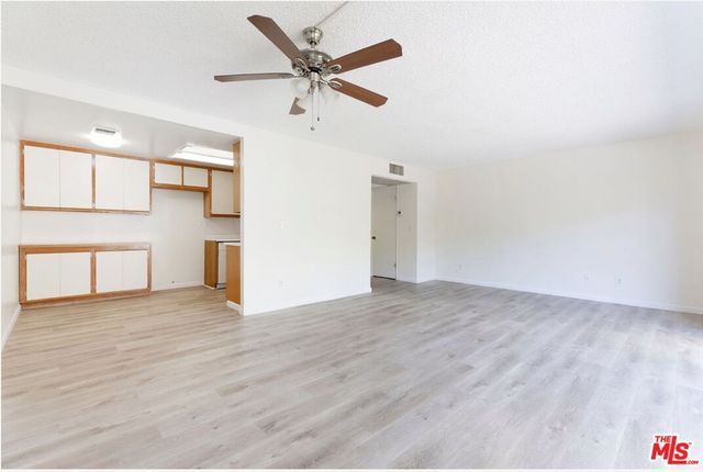 a view of a livingroom with a ceiling fan