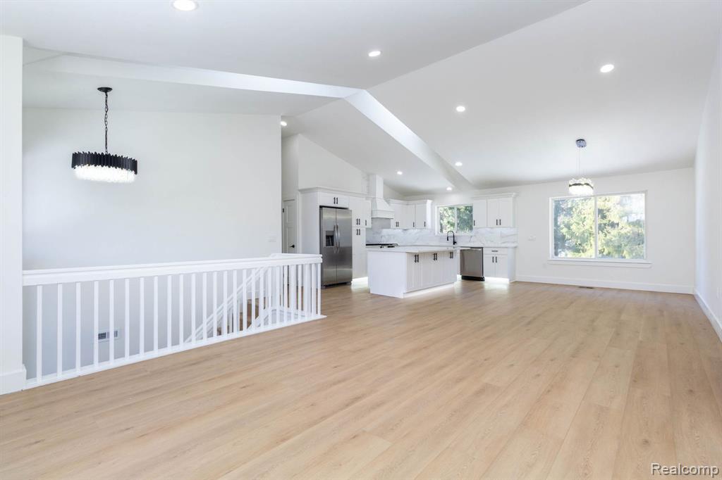 4908 Carrington Drive Rochester, MI 48306 - Photo 6 of 40 Gallery Image 6
