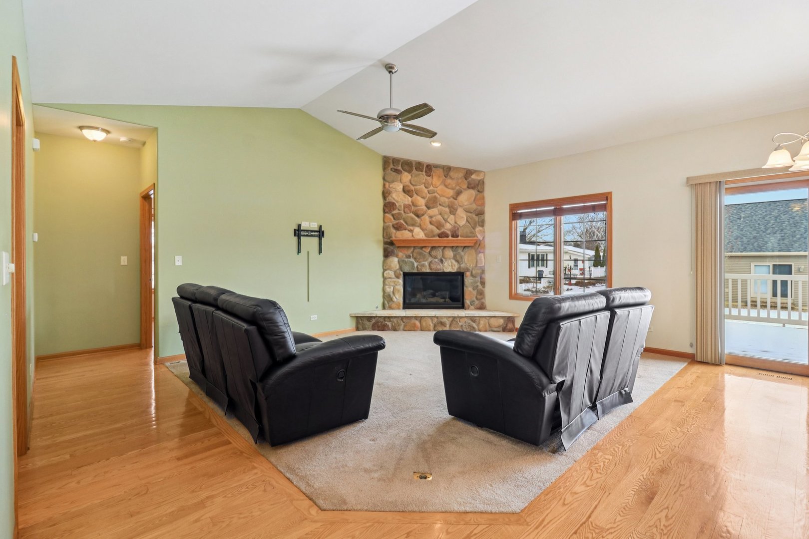 832 Mary Court Marengo, IL 60152 - Photo 3 of 42