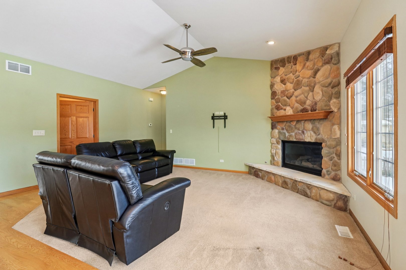 832 Mary Court Marengo, IL 60152 - Photo 6 of 42