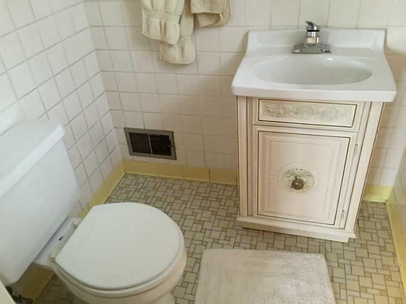 677 Davidson Drive Rochester, PA 15074 - Photo 16 of 25 Master Bath/Spa.