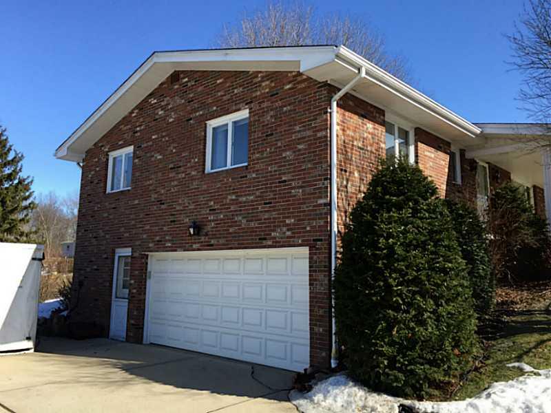 677 Davidson Drive Rochester, PA 15074 - Photo 23 of 25 Parking Lot/Garage.