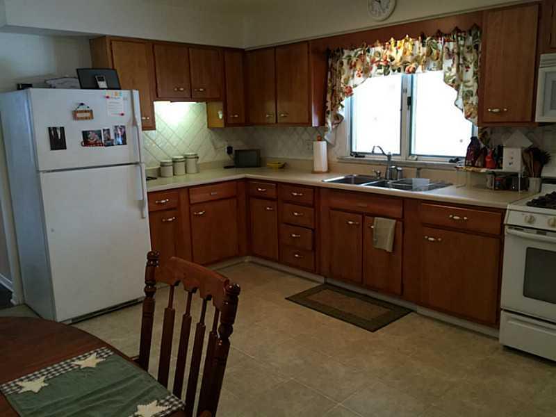 677 Davidson Drive Rochester, PA 15074 - Photo 4 of 25 Kitchen.