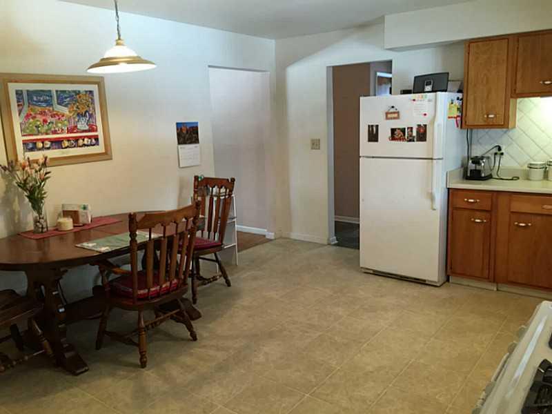 677 Davidson Drive Rochester, PA 15074 - Photo 6 of 25 Kitchen.