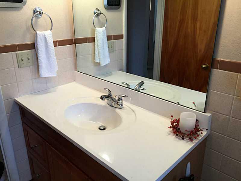 677 Davidson Drive Rochester, PA 15074 - Photo 9 of 25 Full Bath.