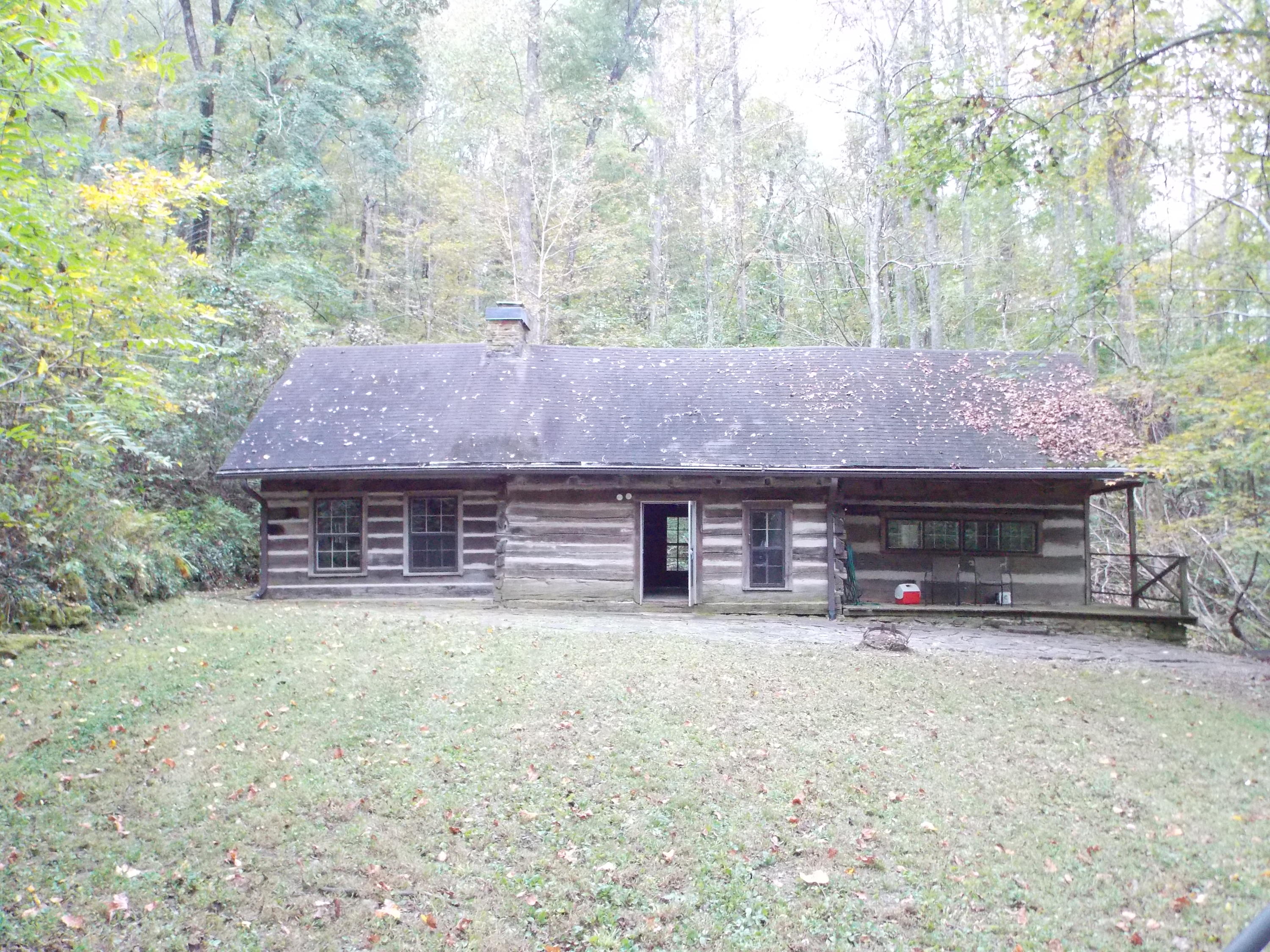 2090 Hening Road Monterey, TN 38574 - Photo 2 of 34 Front