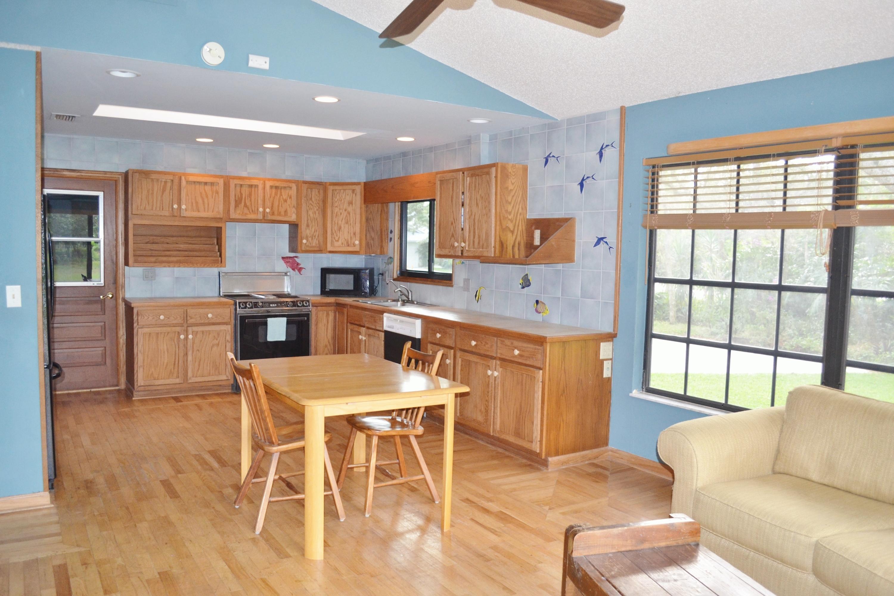 6063 Wood Lake Road Jupiter, FL 33458 - Photo 22 of 60 FAMILY ROOM OPENS TO THE KITCHEN